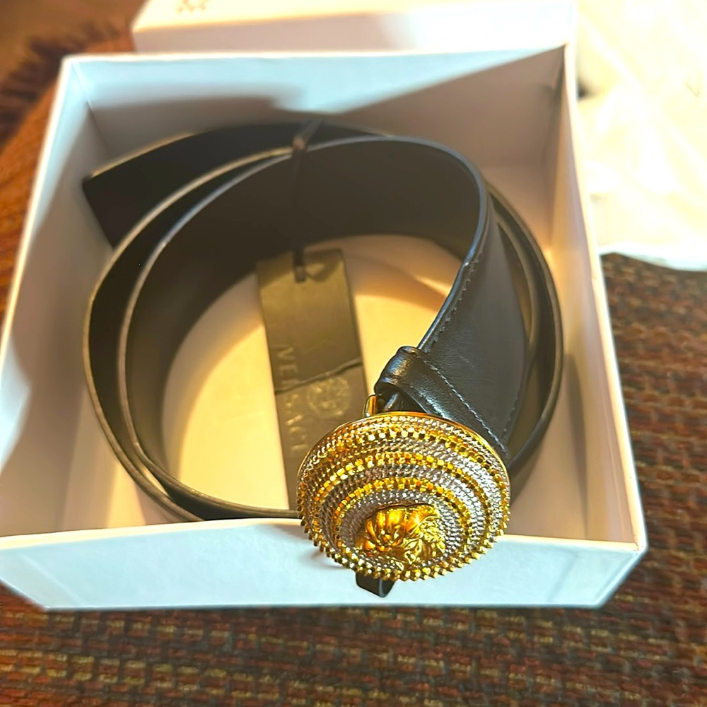 New Versace belt comes with the original tag, dust bag and box
